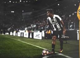 华体会体育-皇马TV记者炮轰坎塞洛转会，赔本交易迷雾笼罩，巴萨牵涉更引质疑