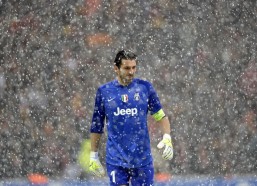 【华体会官网】科尔盛赞格林，关键时刻的能量与指挥是球队胜利的基石