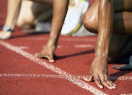 华体会：西甲官方强烈谴责阿尔瓦塞特球迷种族歧视行为，维尼修斯，我们与你并肩同行