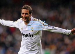 【华体会体育app】雷迪克直面投篮低谷，短暂低迷掩不住真实实力，球队重整旗鼓迎转机