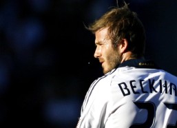 华体会官网-UFC 321称重仪式告捷，重量级霸主与草量级女王引领巅峰对决