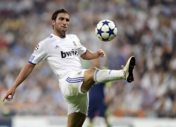 华体会体育app-场均21分3助攻！火箭弃将蜕变全明星热门，斯通休赛期放人决策受质疑