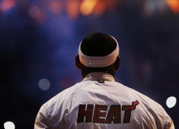 华体会：特奥-埃尔南德斯公开控诉，AC米兰以威胁手段施压离队，足坛掀起波澜