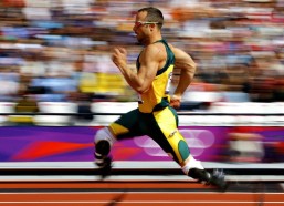 华体会：角田裕毅回顾2025赛季，心理蜕变铸就飞跃，成长最快一年