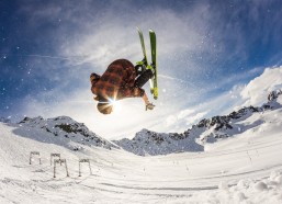 华体会体育app_每体独家，巴萨球员集体请战，誓补阿劳霍空缺助弗里克新篇章